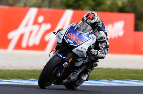 Jorge Lorenzo parte alle spalle di Stoner a Phillip Island