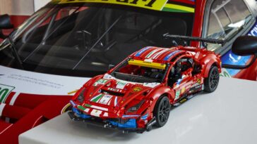 Lego Technic Ferrari 488 GTE AF CORSE #51