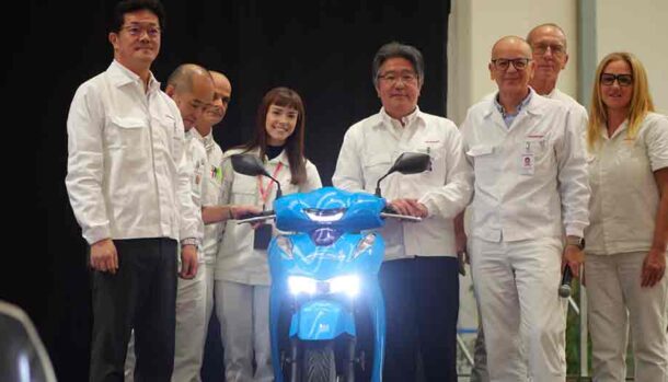 Lo scooter Honda SH celebra i suoi 40 anni di storia