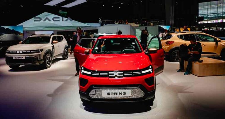 DACIA al Salone dell'Auto di Parigi 2024