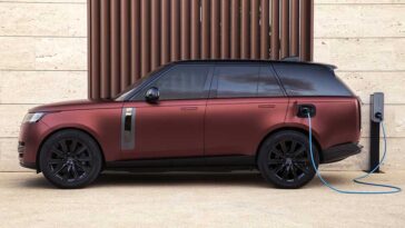 JLR registra una crescente domanda di modelli ibridi plug-in