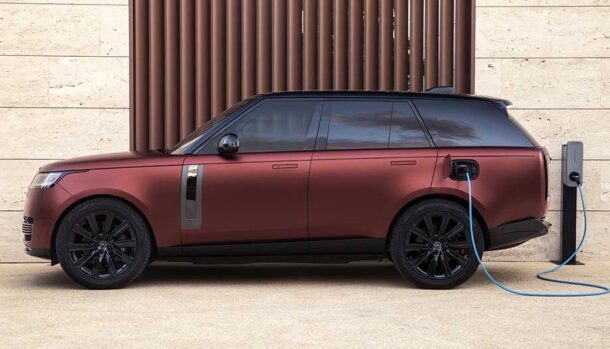 JLR registra una crescente domanda di modelli ibridi plug-in