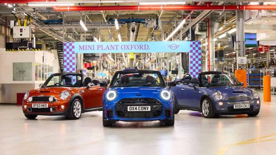 La MINI Cooper Cabrio torna allo stabilimento di Oxford