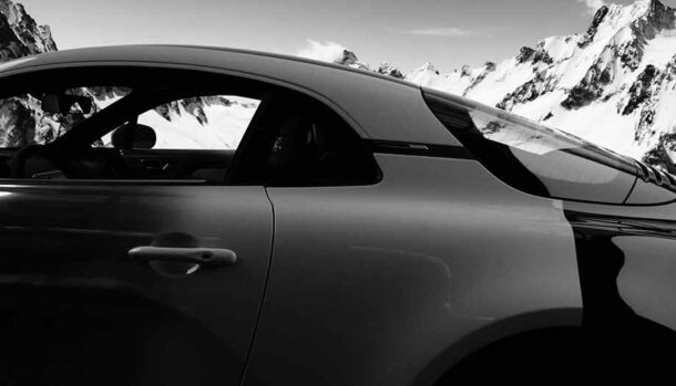 Monochromatic Alpine x Mathieu Cesar: un'A110 in bianco e nero